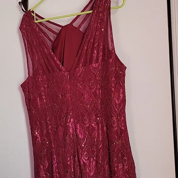 Elegant Purple Lace Dress - Picture 3 of 4